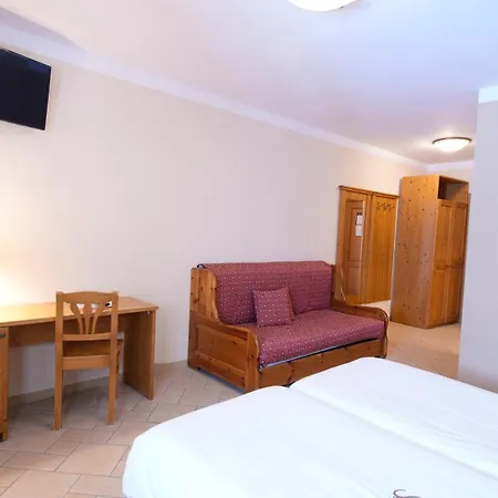 Hotel Ristoro Sitten - 2300 Mt 2*